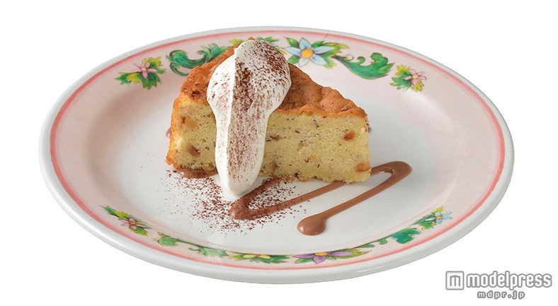 ヘーゼルナッツケーキ￥440※10月～3月販売／（C）Disney