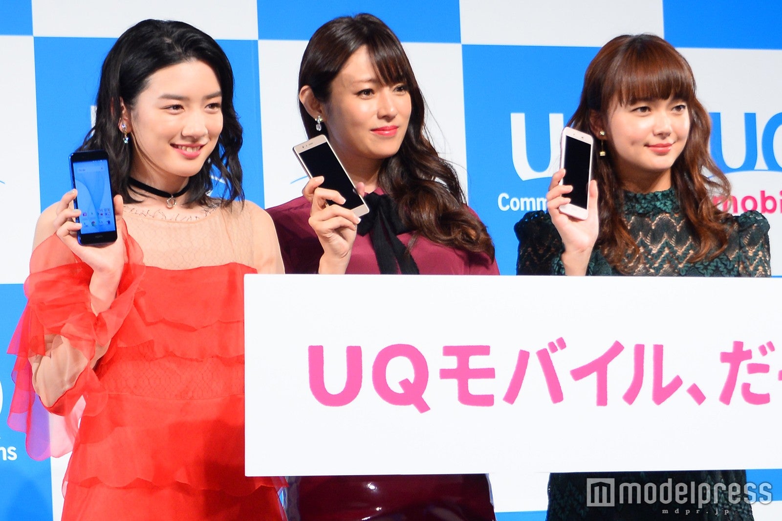 （左から）永野芽郁、深田恭子、多部未華子（C）モデルプレス