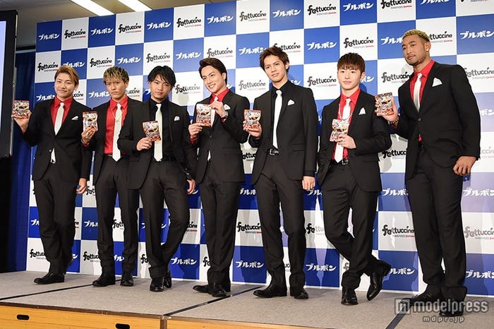 (左より)小森隼、中務裕太、数原龍友、白濱亜嵐、片寄涼太、佐野玲於、関口メンディー