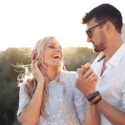 コレなら嬉しい 女性が喜ぶ 男性からのボディタッチ とは モデルプレス