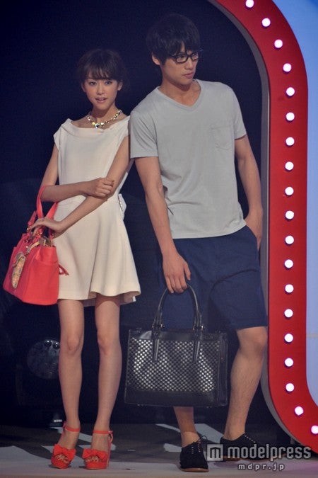 （左から）桐谷美玲、福士蒼汰