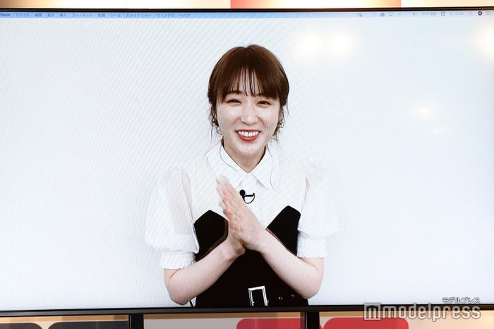 祝福メッセージを送る高山一実(C)モデルプレス