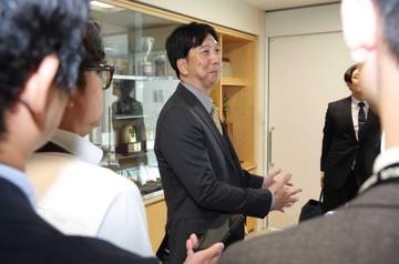 阪神・藤川監督「ゴジラ様、襲来ですね」巨人・松井新監督誕生で闘志 名球会の先輩「ガツンと向かって行きやすい」