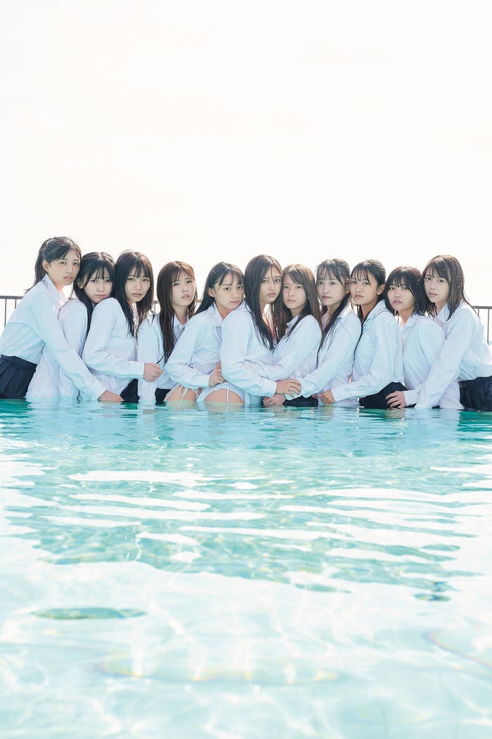 乃木坂46・5期生 写真集「あの頃、乃木坂にいた」通常版裏表紙(提供写真)