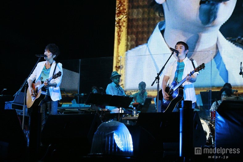 ライブパフォーマンスをしたゆず