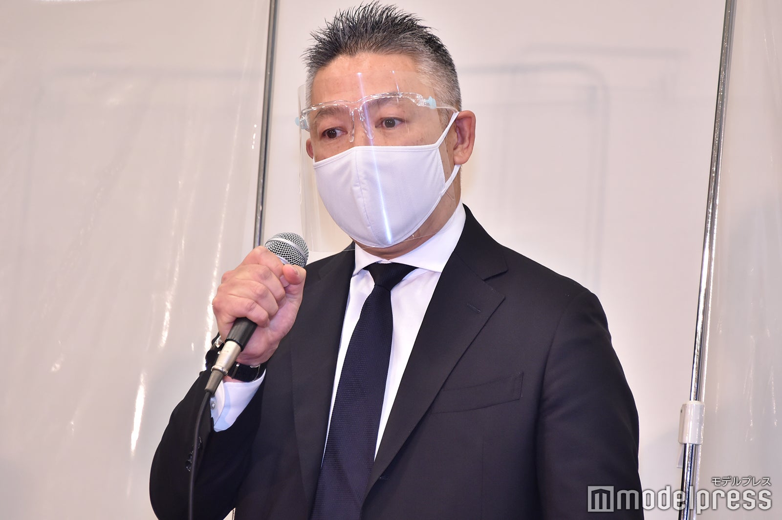 渡部建謝罪会見／専務 （C）モデルプレス