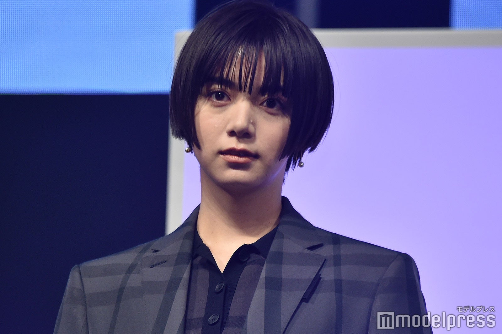 池田エライザ、ミニ丈で美脚披露＜SSFF ＆ ASIA 2021＞