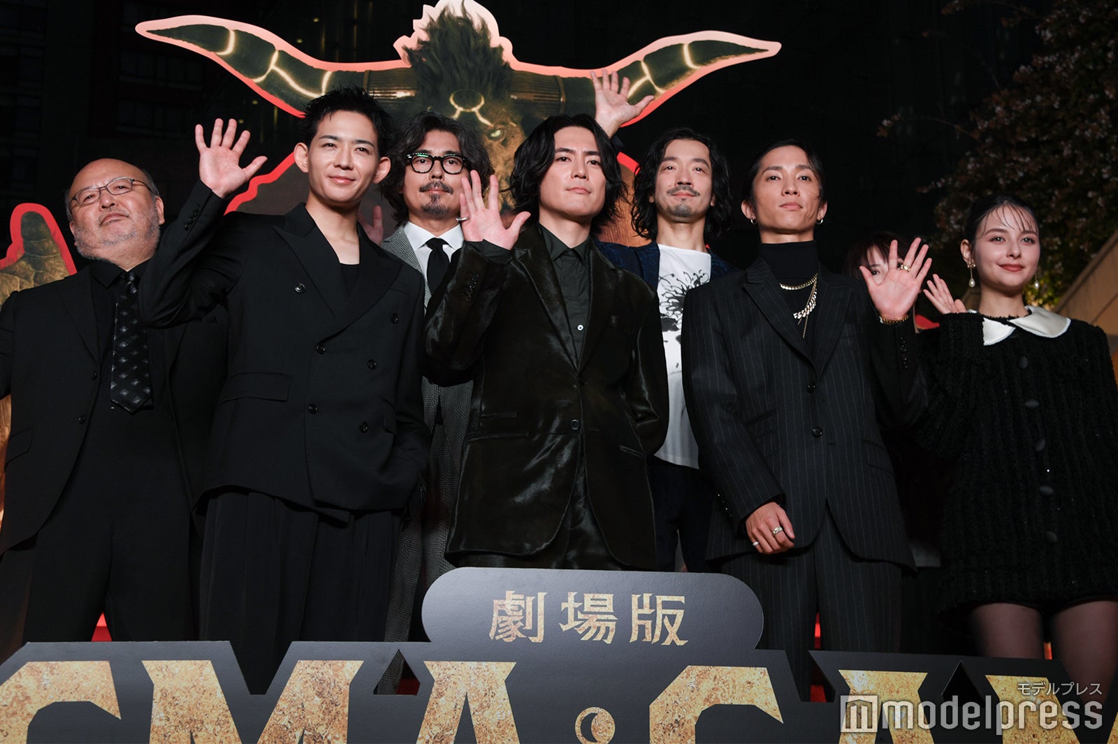 （前列左から）竜星涼、間宮祥太朗、田中樹、嵐莉菜（後列左から）佐藤東弥監督、小澤征悦、金子ノブアキ、志田未来（C）モデルプレス
（C）モデルプレス