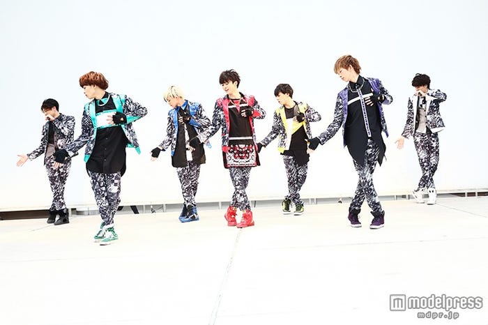 超特急/息のあったダンスで魅了