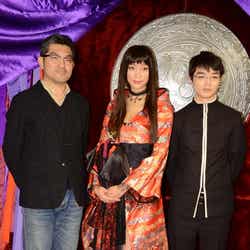 ドラマ「CLAMPドラマ ホリック xxxHOLiC」(WOWOW)製作発表記者会見(左から:豊島圭介監督、杏、染谷将太)