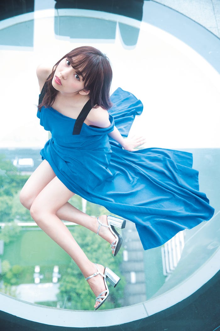 乃木坂46新内眞衣1st写真集「どこにいるの?」(撮影:佐藤佑一/光文社)提供写真