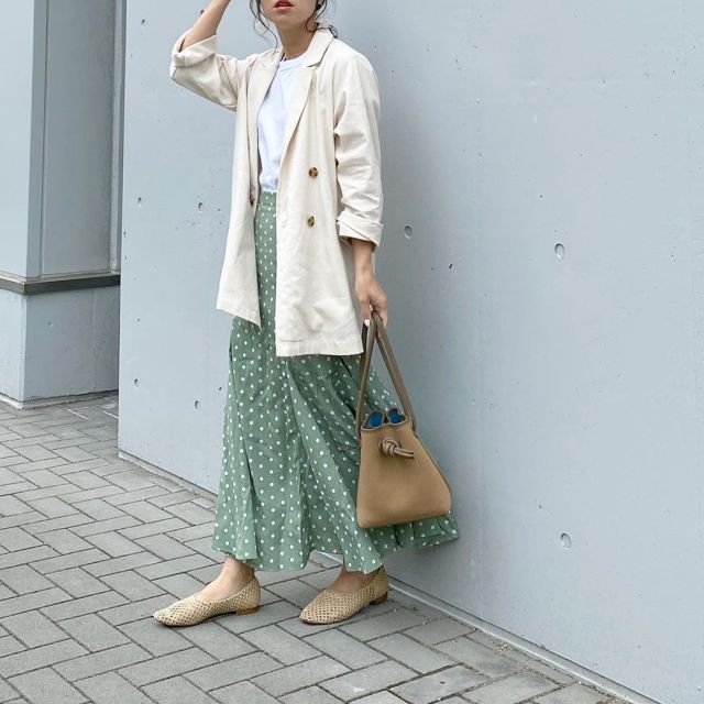 大人ドット柄スカート で心躍る春コーデを らしいデザインと着こなしをご紹介します モデルプレス 大人ドット柄スカート で心躍る春コーデを らしいデザインと着こなしをご紹介します モデルプレス