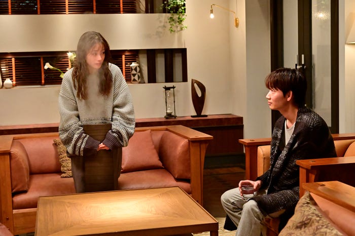石原さとみ、綾野剛 「恋はDeepに」第6話より(C)日本テレビ