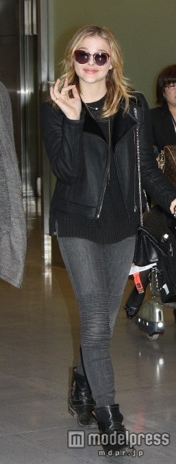 成田空港に到着したクロエ・グレース・モレッツ。