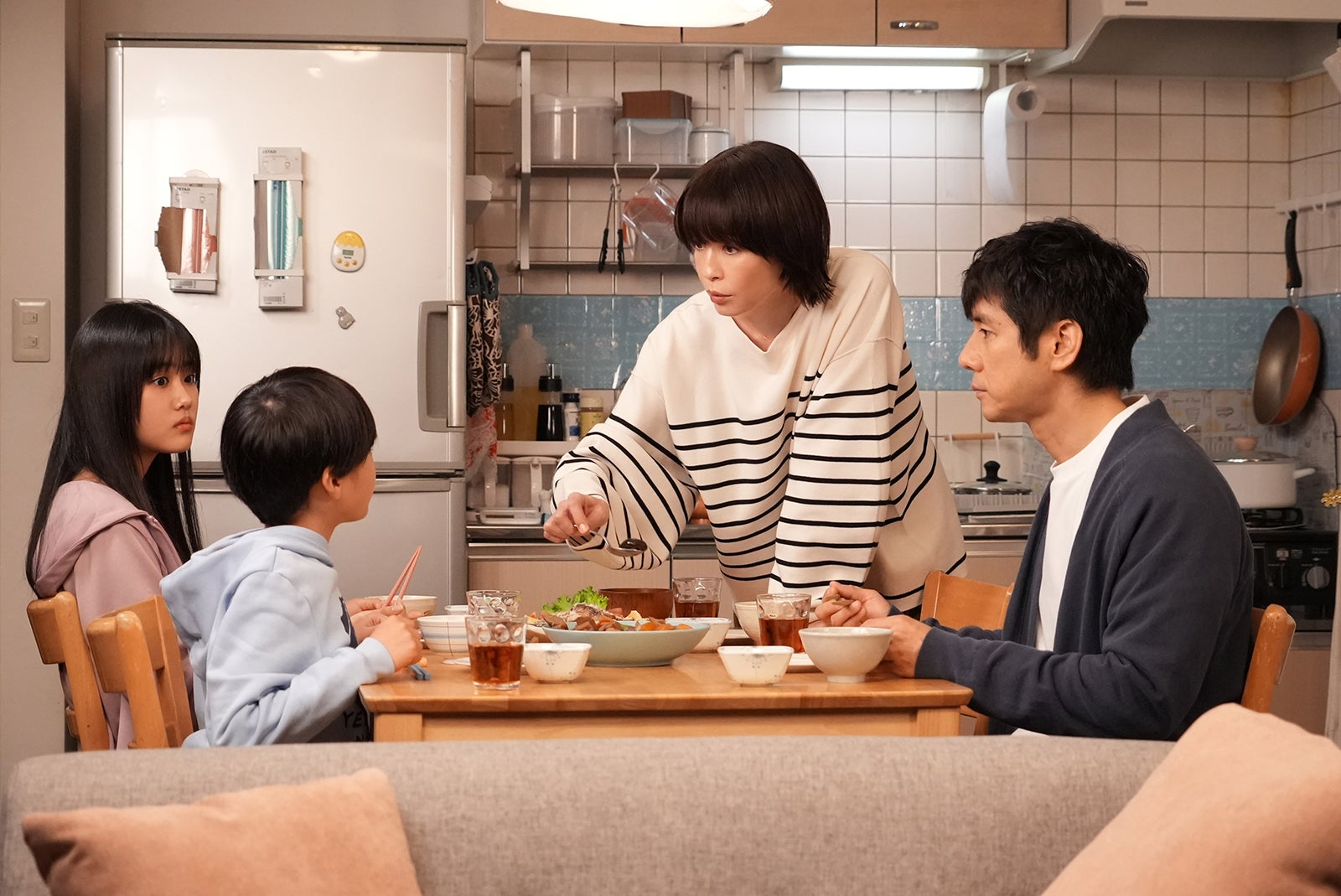 原菜乃華、小林優仁、宮沢りえ、西島秀俊／「真犯人フラグ」第4話より（C）日本テレビ