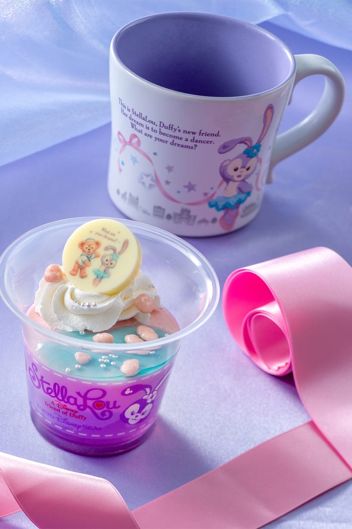 ストロベリームース、スーベニアカップ付き(C)Disney