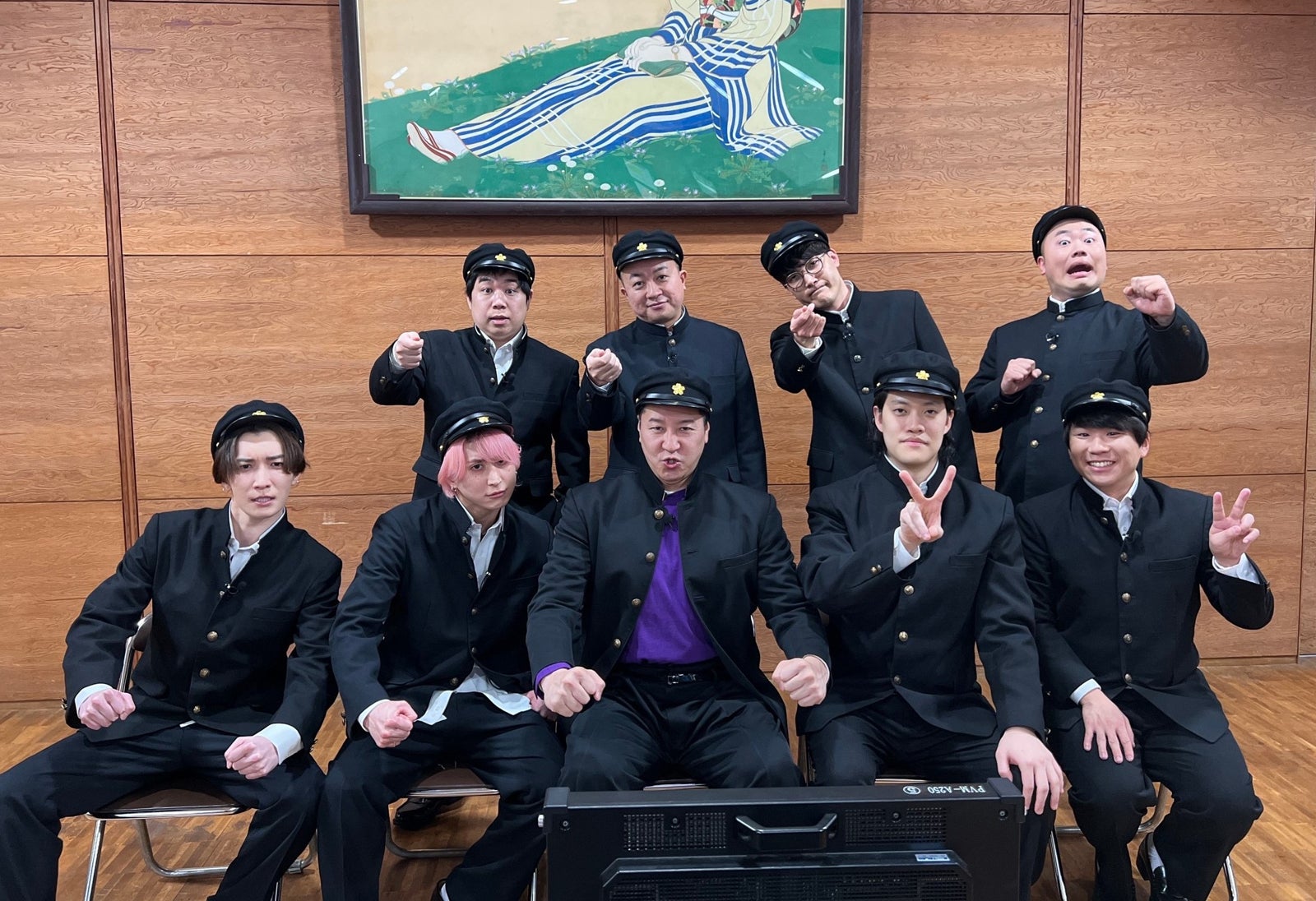 （上段左から）せいや、松尾駿、菊田竜大、岡部大（下段左から）渡辺翔太、佐久間大介、長田庄平、粗品、秋山寛貴（C）フジテレビ