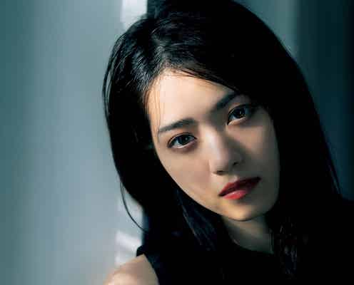 西野七瀬表紙のビジュアル誌「WHITE graph」重版決定 “美しすぎる3変化”公開
