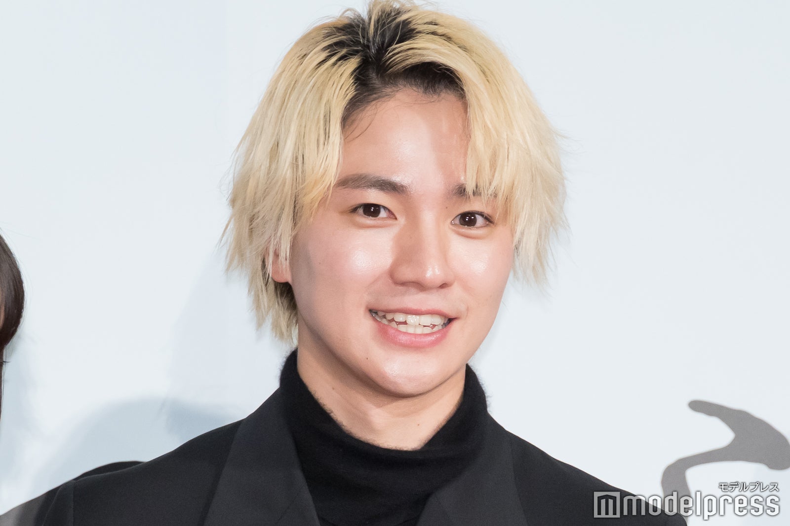 金髪の木戸大聖（C）モデルプレス