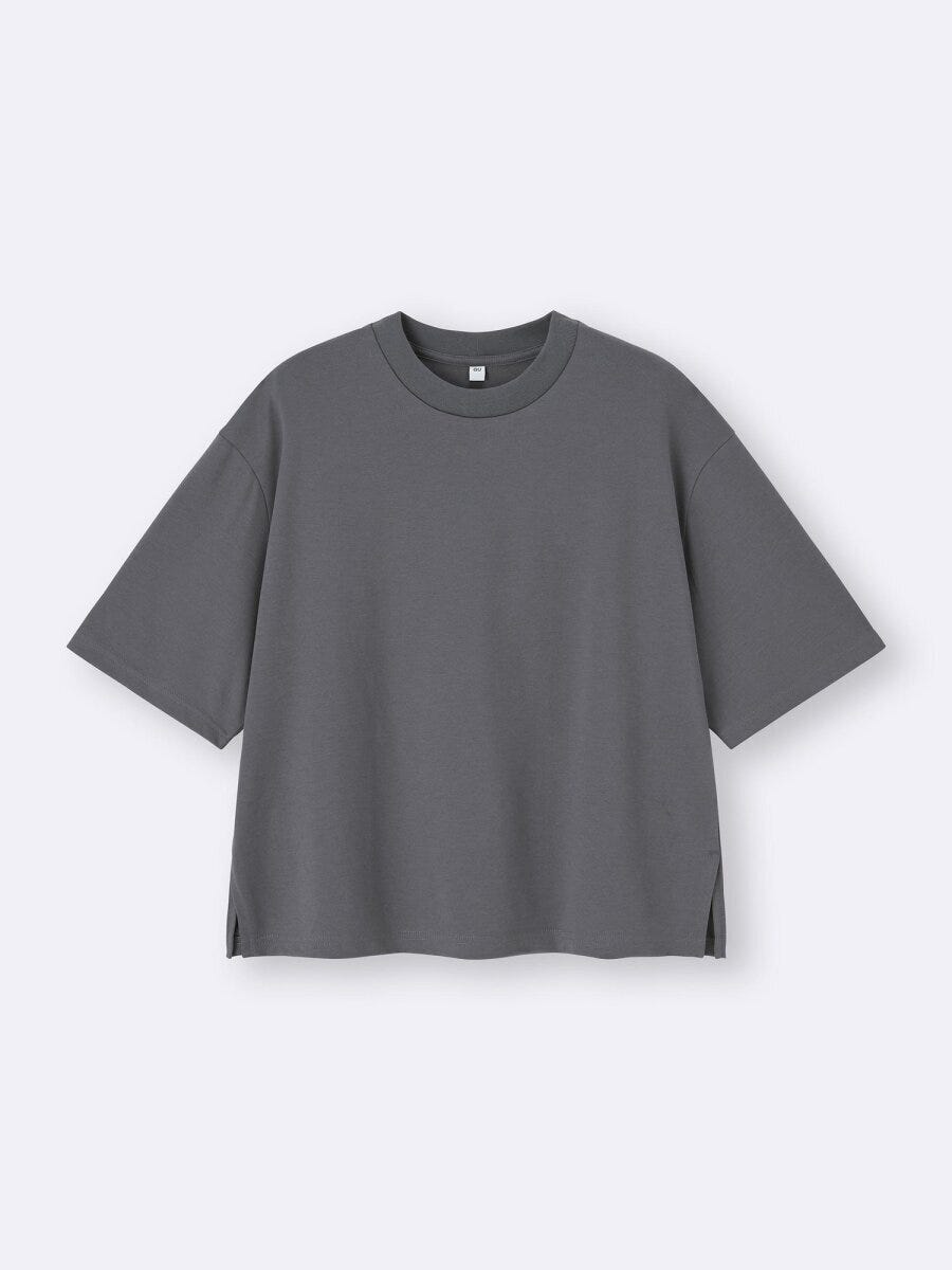 GUのチャコールグレーのドライワイドT（5分袖）