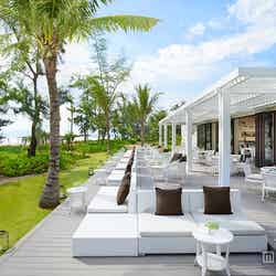 リゾート感たっぷりのビーチフロントレストラン「AZURA(アズーラ)」【モデルプレス】