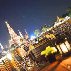 ロマンチックすぎる!夜景の中のリバーサイドバーでうっとり酔いしれる