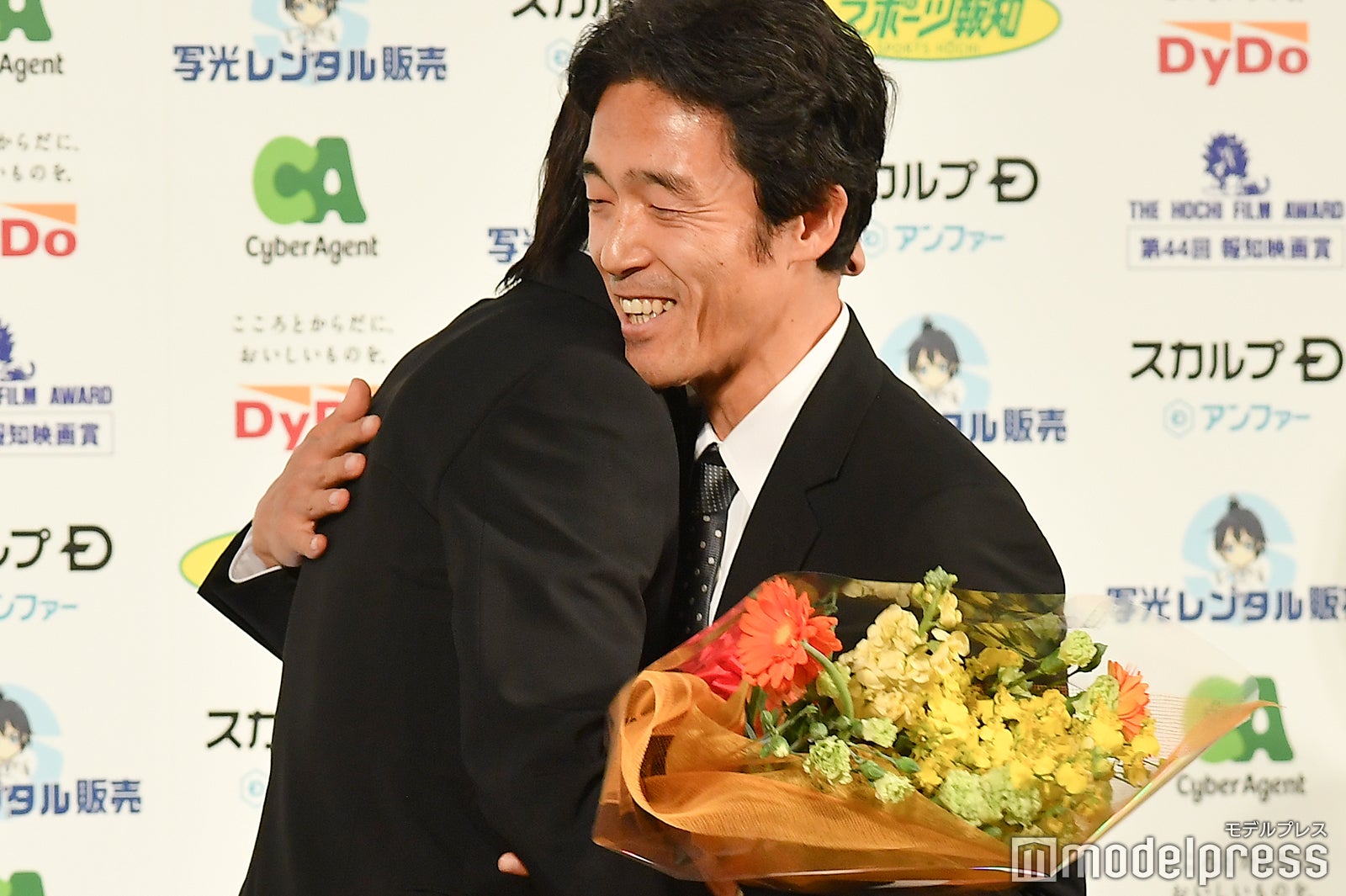 山崎賢人、佐藤信介監督 （C）モデルプレス