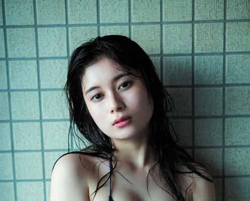 大久保桜子、圧巻の美バストにドキッ