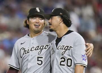 村上宗隆 試合後のダンスが「ほのぼのしてた」「こういうケミストリーが見たかった」バルガス誘ってステップ♪スイープ阻止で2位と4G差快走中