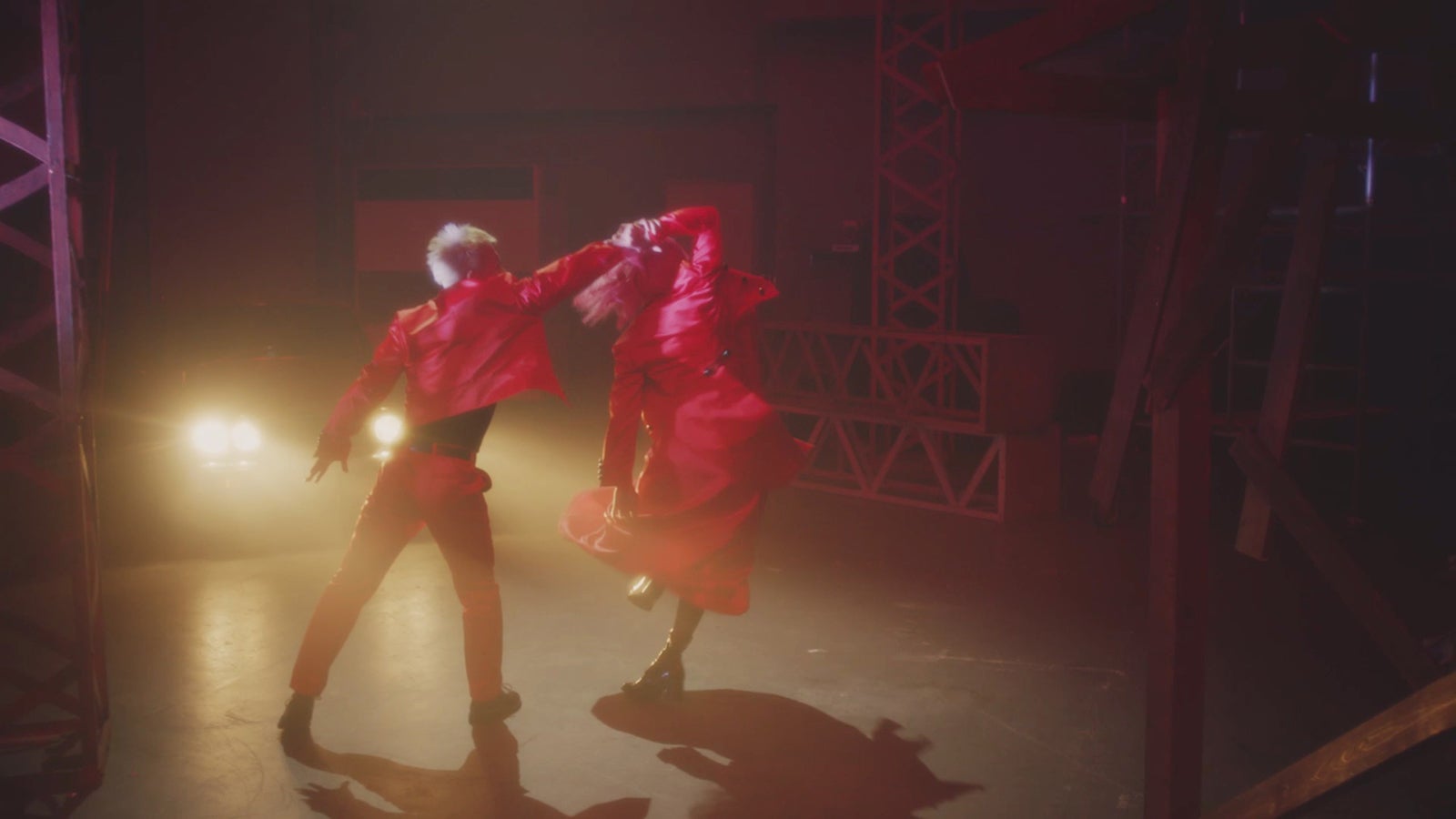 吉本坂46RED「君の唇を離さない」MVより（提供写真）