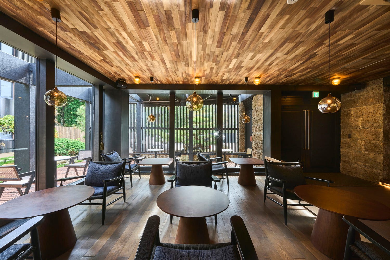 箱根に美食と温泉を楽しむ静寂の宿「箱根 ひばり乃」和の会席料理とデザートに舌鼓