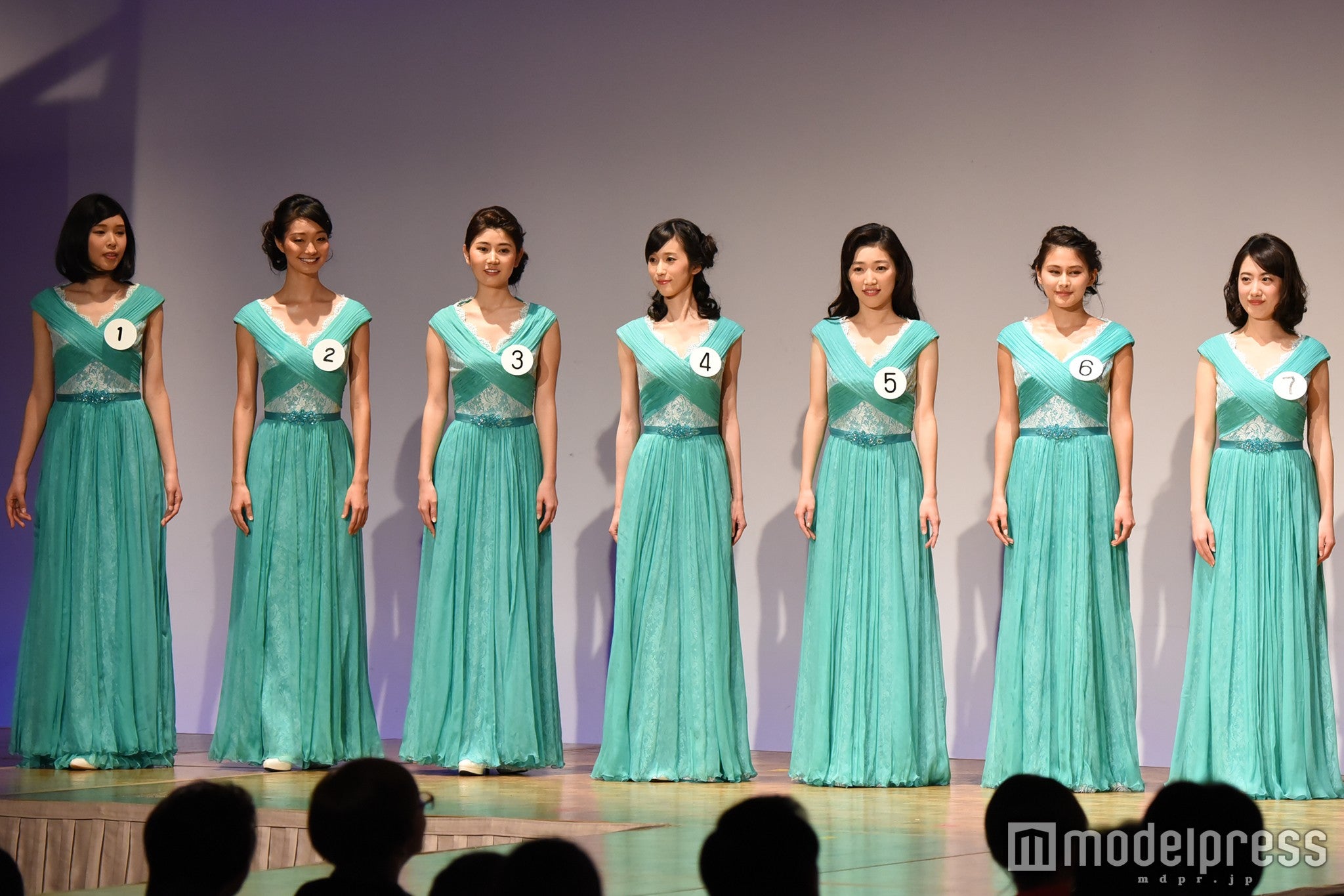 ドレス審査の様子（C）モデルプレス