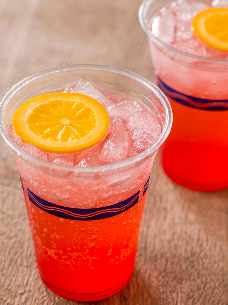 スパークリングカクテル（日本酒＆オレンジ）¥780（C）Disney