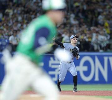 圧巻2発の阪神・佐藤輝 守備ではホロ苦2度の悪送球