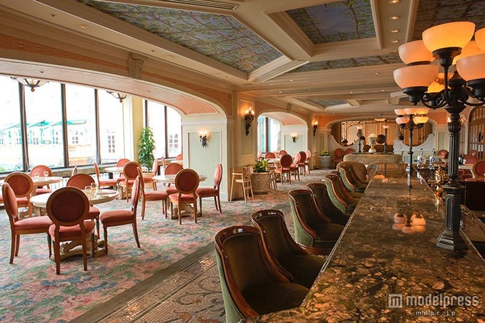 「ベッラヴィスタ・ラウンジ」店内(C)Disney