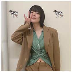 モデルプレス - あいみょん、おへそチラリショット「スタイル抜群」「おしゃれ」と反響