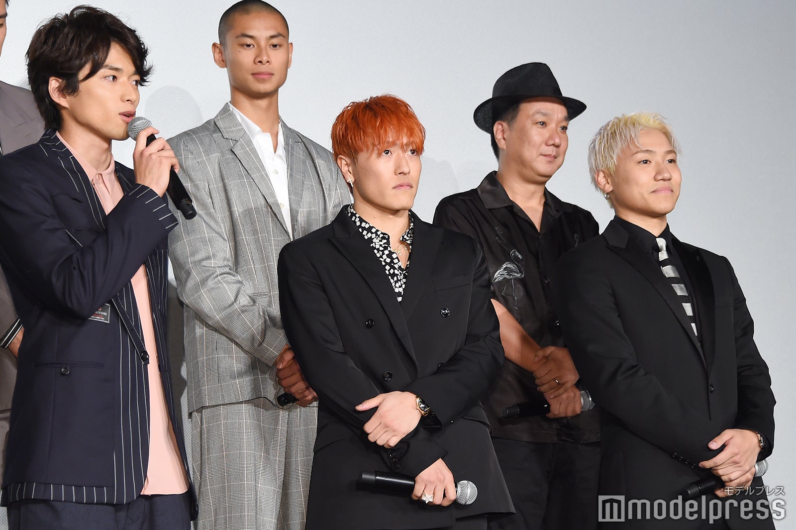 希望ヶ丘団地のメンバー（前列）（C）モデルプレス