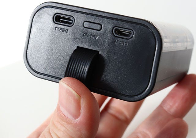 ダイソー　モバイルバッテリー　スケルトン　端子