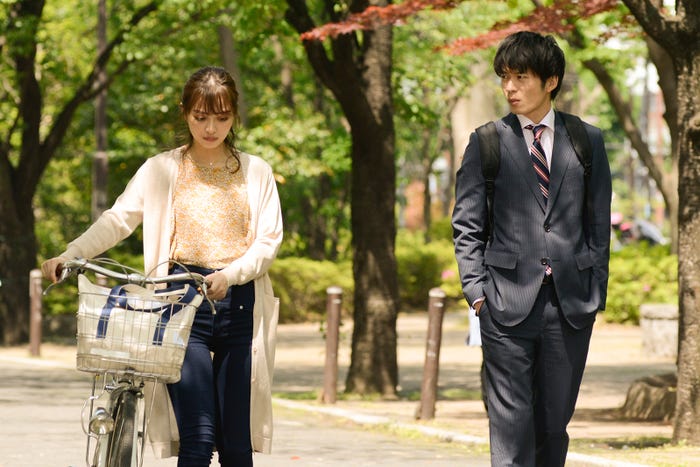 内田理央、田中圭/「おっさんずラブ」第5話より(C)テレビ朝日