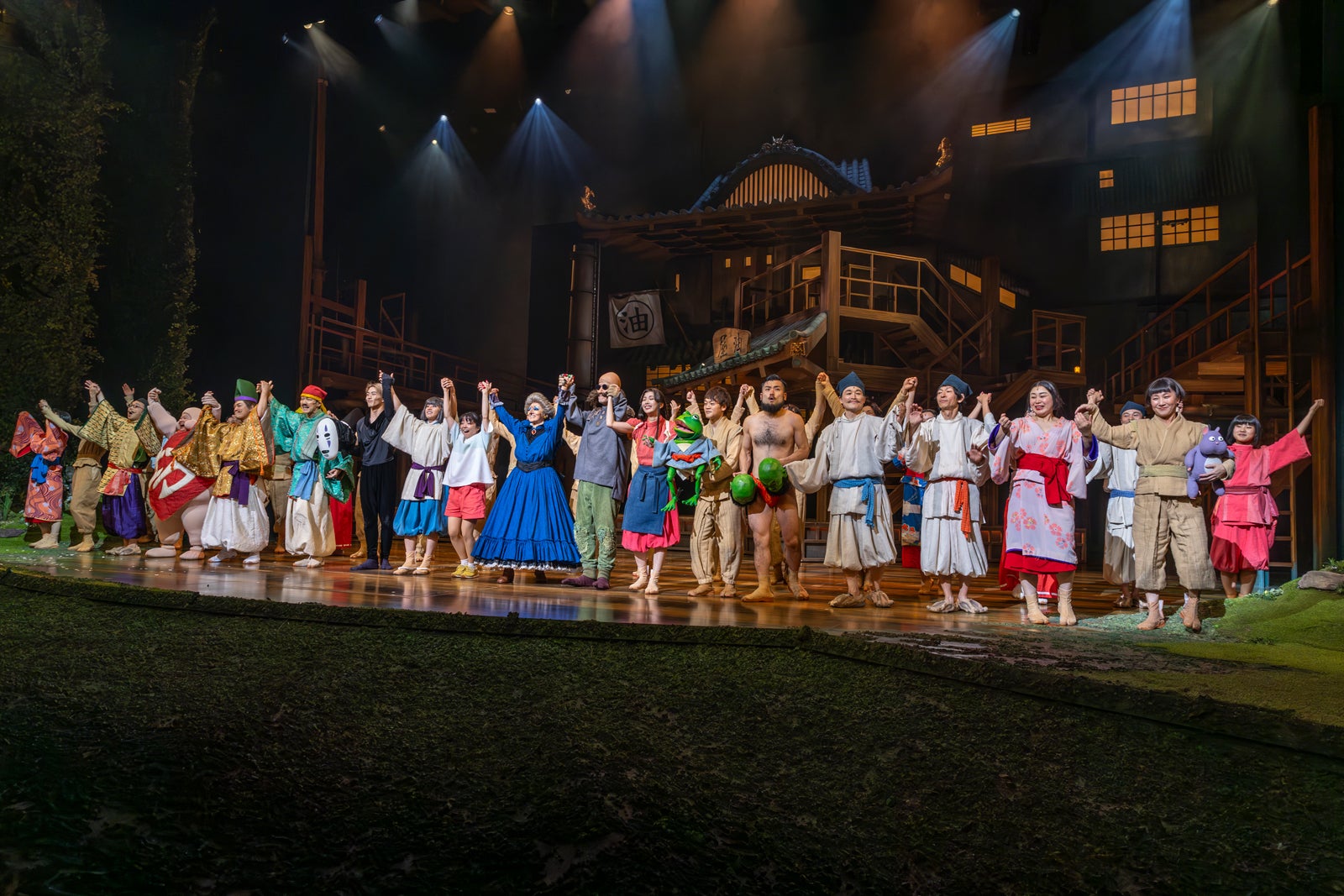 舞台「千と千尋の神隠し」（C）EllieKurttz