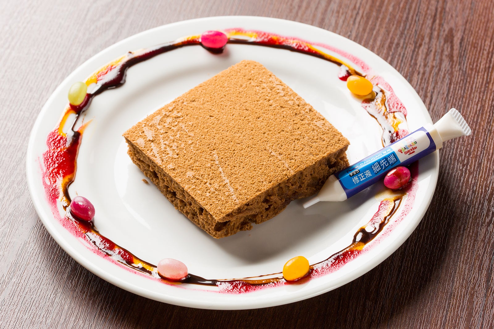 修正液でラクガキパンケーキ／画像提供：GINZA RAKUGAKI Cafe＆Bar by Pentel