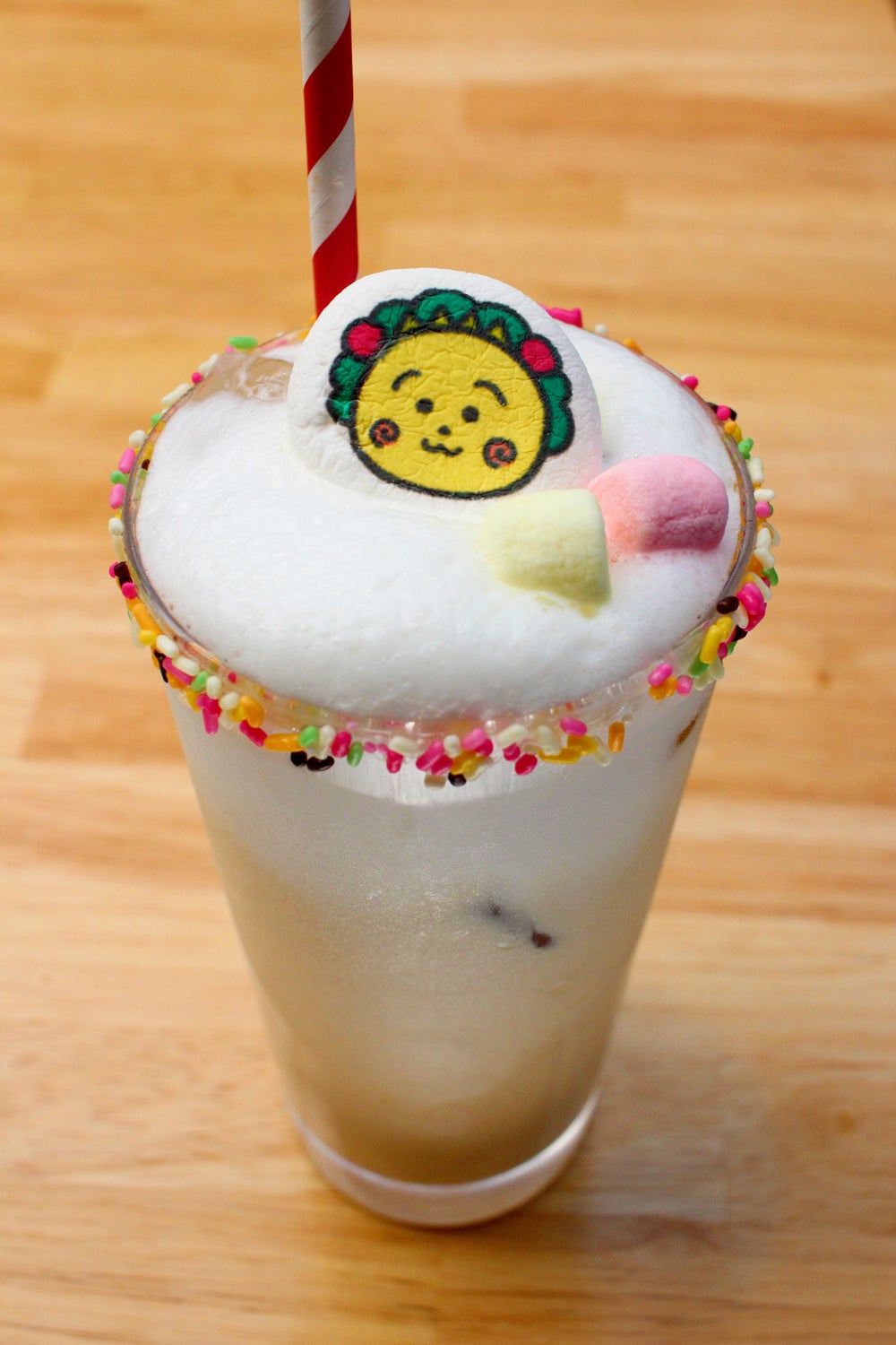 お茶の心はやかんだよ。コジコジほうじ茶ラテ　￥580（C）さくらももこ