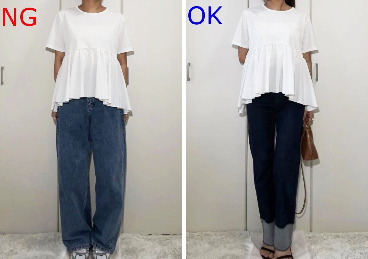 白いTシャツにワイドデニムとストレートデニムを合わせた着こなし比較