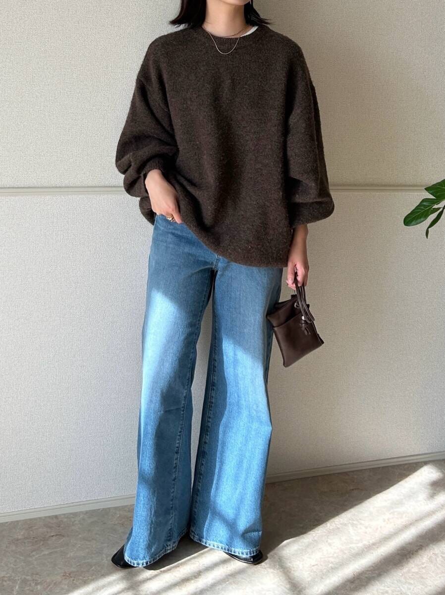 GUバギーフレアジーンズとゆったりニットのリラックスコーデ