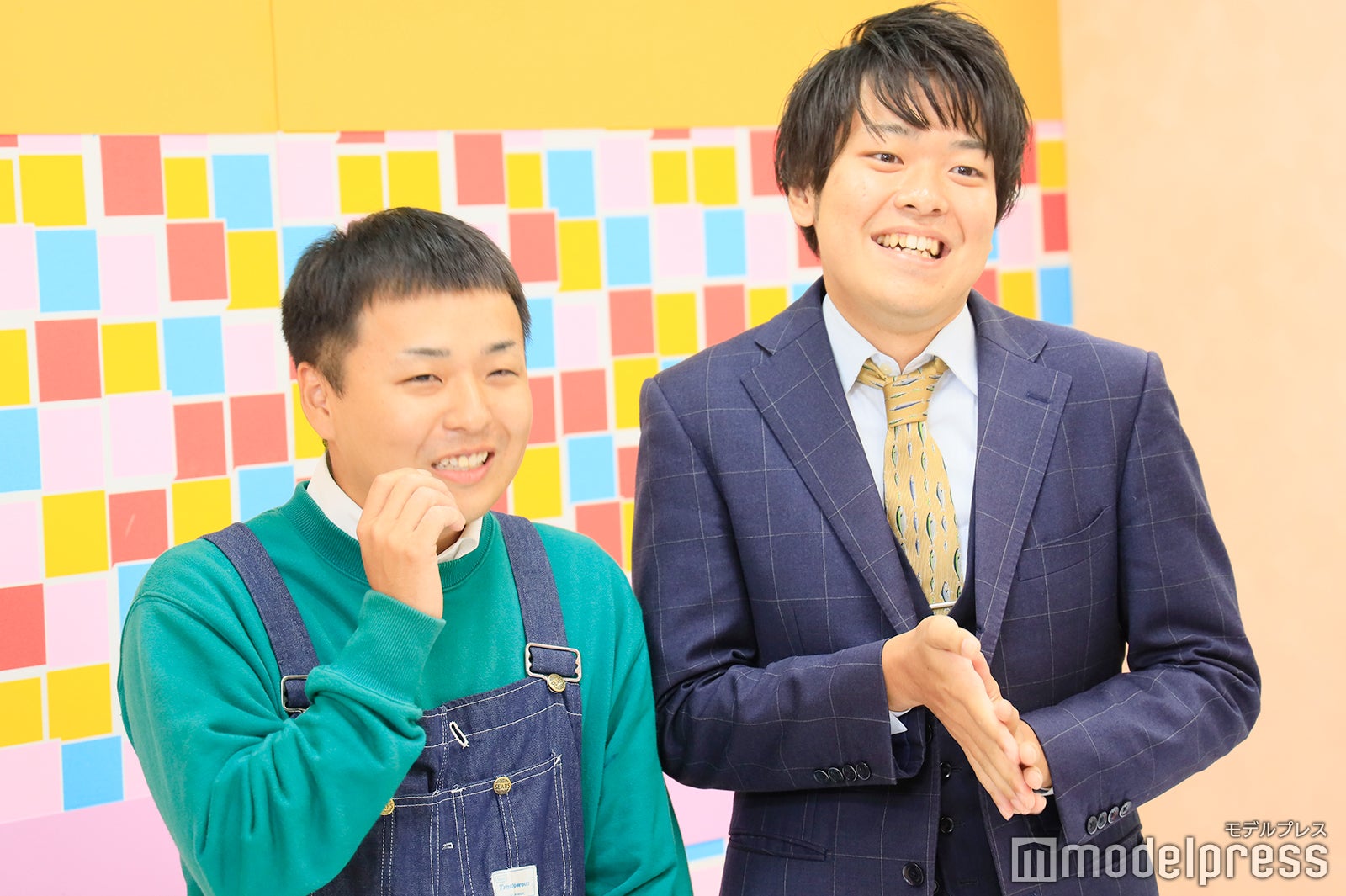 ばった （C）モデルプレス