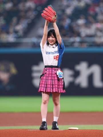 「マジでかわいすぎる」 AKB48がファイターズガールの衣装できつねダンス披露 SNS歓喜「衣装着てくれてるの嬉しい」「ファイターズさん本当にありがとう」