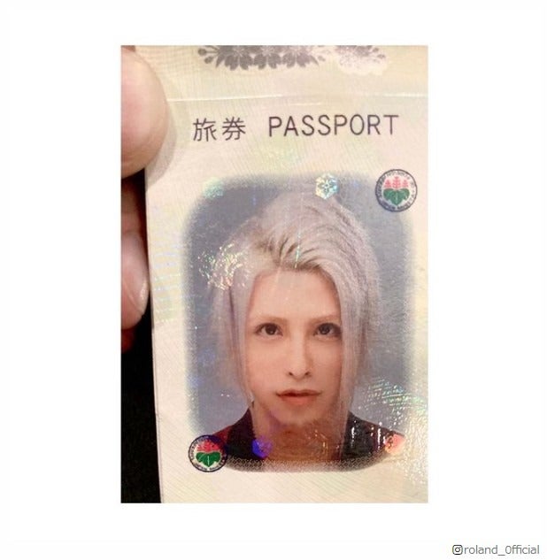 ROLAND、パスポート写真が「アニメキャラにいそう」「かっこよすぎ」と話題