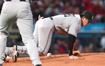 巨人ミス・ミス・ミスで今年のマツダも黒星スタート 2落球の増田陸は猛省「プロとして恥ずかしいプレー」 川相コーチは「申し訳なかった」