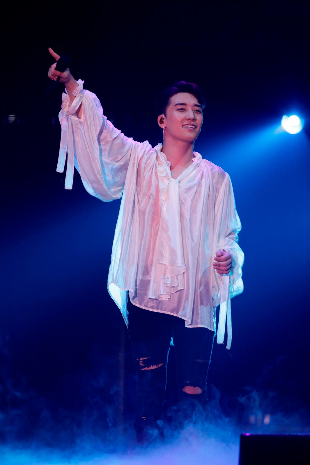 V.I 、初のソロツアー開幕　BIGBANGファンへの愛感じるステージ＜SEUNGRI 2018 1ST SOLO TOUR [THE GREAT SEUNGRI] IN JAPAN＞