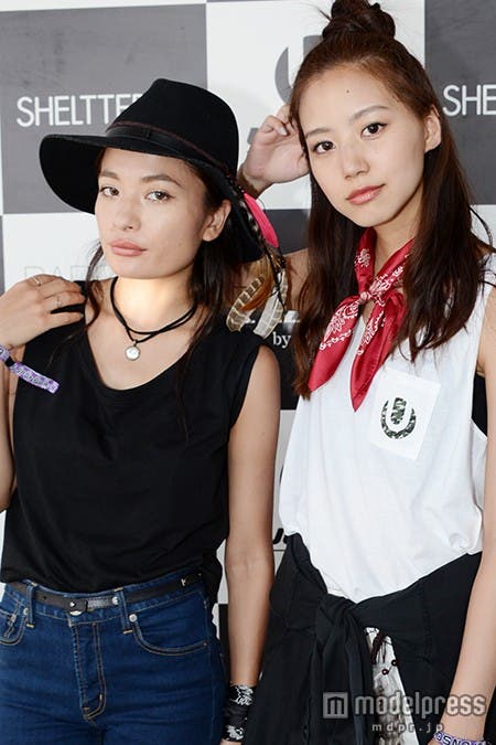 「MOUSSY」は“シンプルなデニムコーデ”